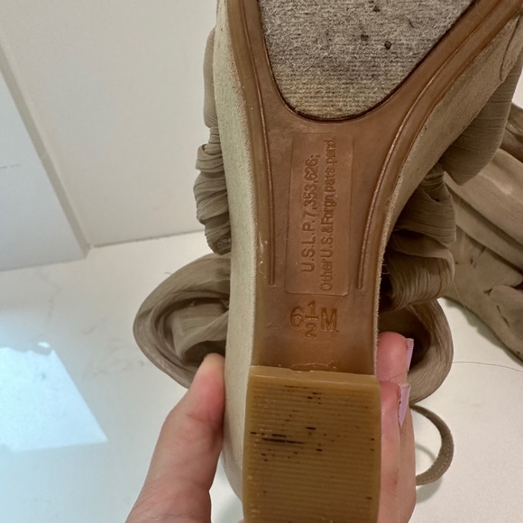 Enzo Angiolini Beige Draped Wedge Heels - Picture 4 of 6